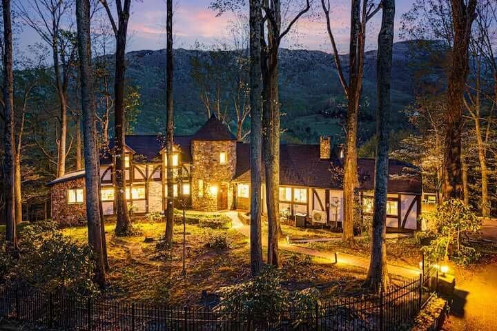 Hidden Castle in Banner Elk with secret rooms and hot tub