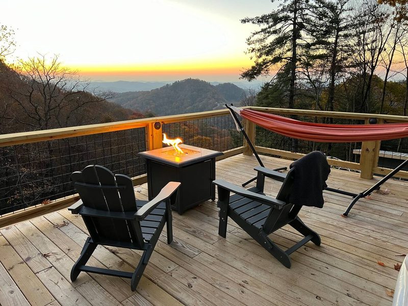 I feel warm just sitting here looking at that flame and the sunset over Blackberry Gorge. That hammock was built for eve