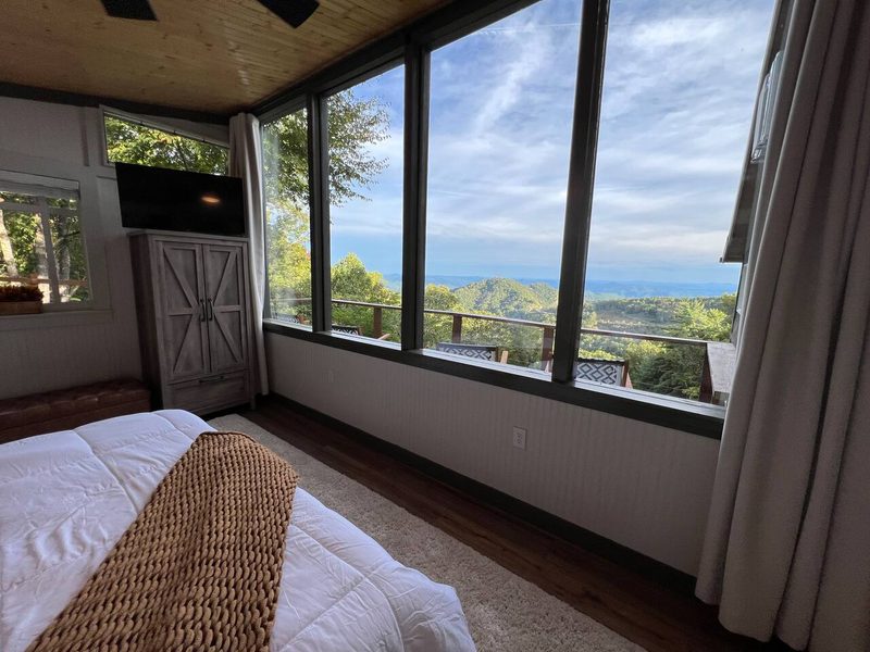 A...maze...ing views.  Did we mention that the view from the master bed ain't half bad?  It was difficult to s