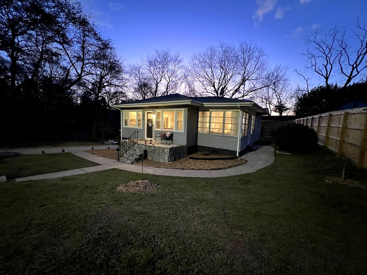 Mid-century modern home in Kings Mountain NC walkable to downtown