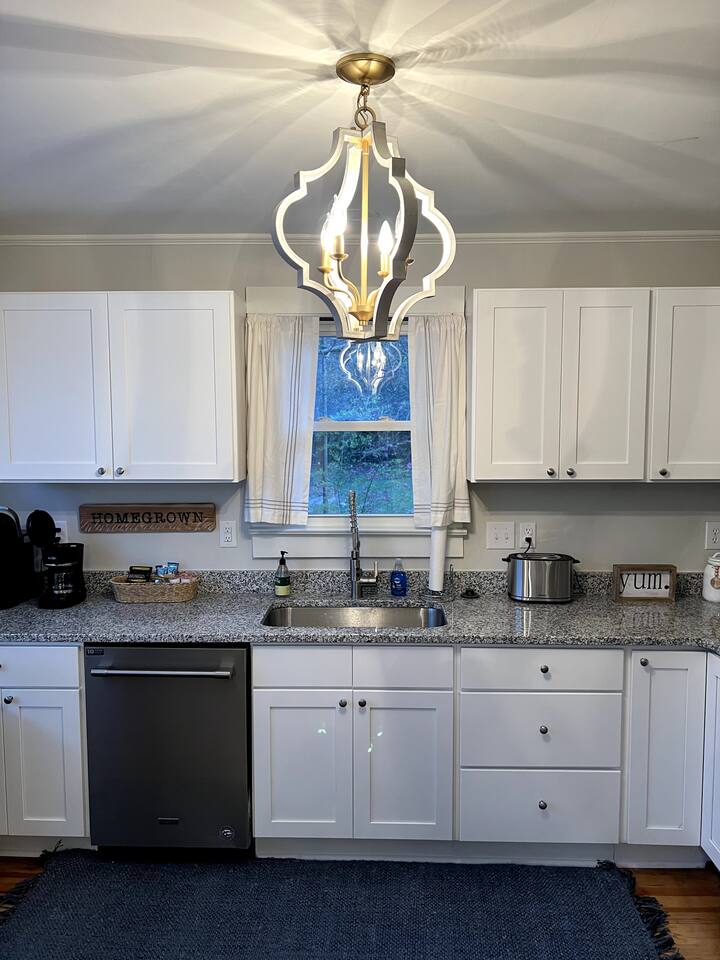 Granite countertops and new dishwasher