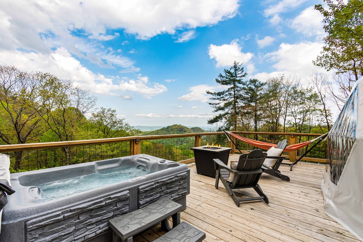 TreePod private hot tub