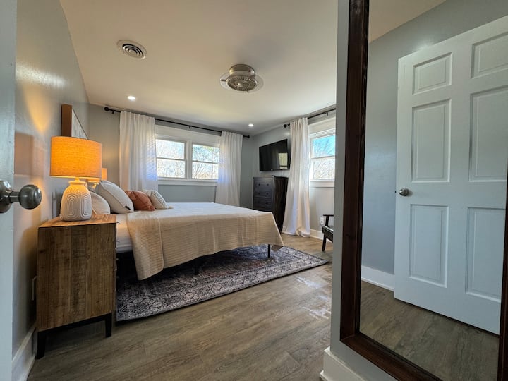 Barn Suite king bedroom