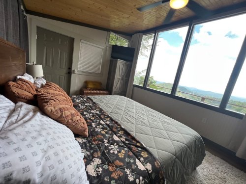 12895cb4-a2a0-49d5-9ccb-51d5c3dd641b