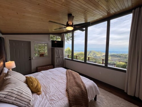 9b9d33b1-c12d-4ab2-94c4-3fe62a7419c7