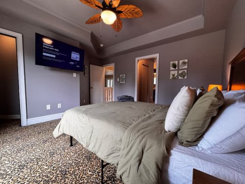 Castle CLT | PRIV POOL | Bedroom 3