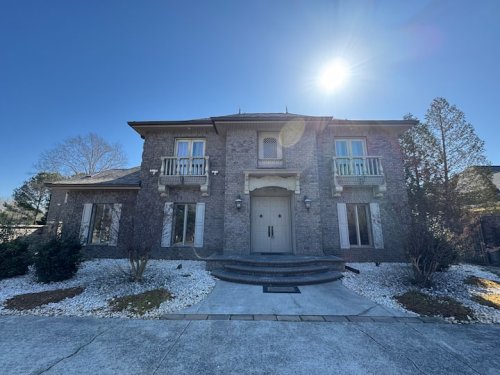 Castle CLT | PRIV POOL | Exterior