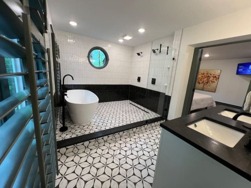 Full bathroom-1