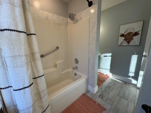 Wicker Branch LUX Farm & Venue I Full bathroom 1