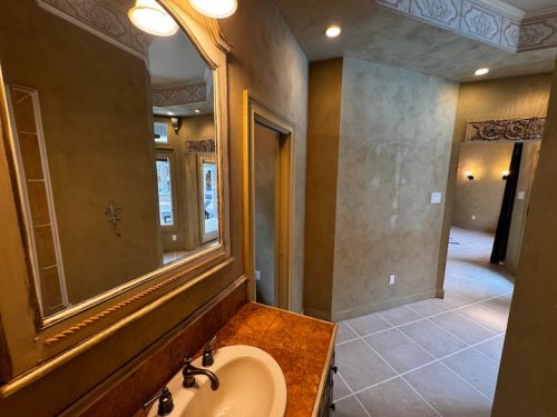 Full bathroom 1
