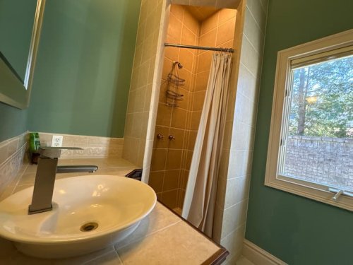 Castle CLT | PRIV POOL | Full Bathroom 2