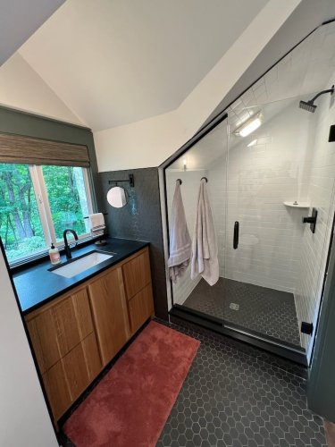 Full bathroom 2