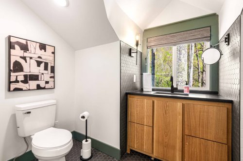 Full bathroom 2