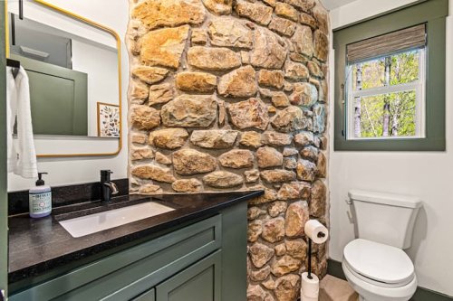 Full bathroom 3