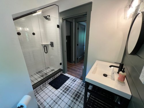 Full bathroom 3