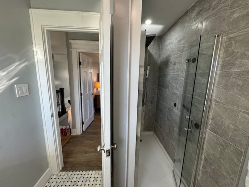 Full bathroom 3