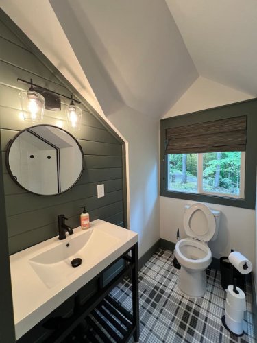 Full bathroom 3