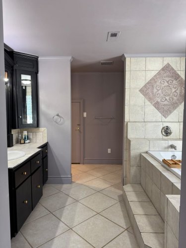 Castle CLT | PRIV POOL | Full Bathroom 3