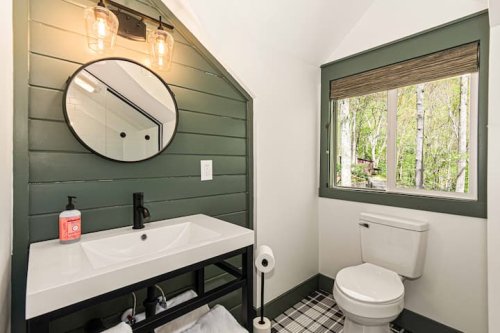 Full bathroom 4