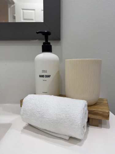 Wicker Branch | LUX Farm SUITE I Full bathroom