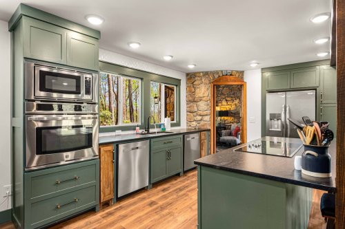 Full kitchen 1
