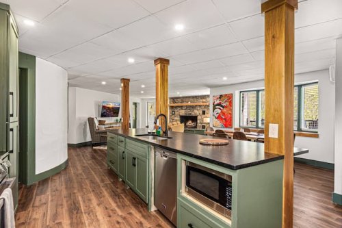Full kitchen 2