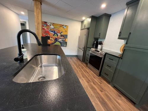 Full kitchen 2