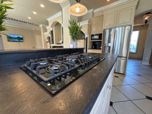 Full kitchen