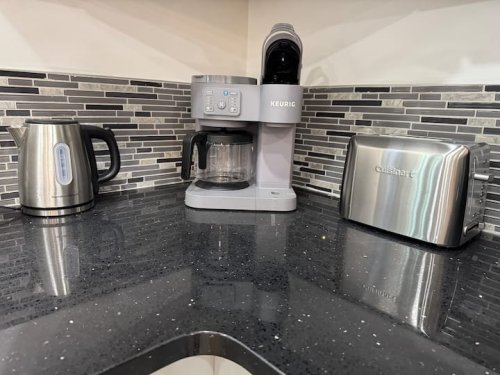 Full kitchen