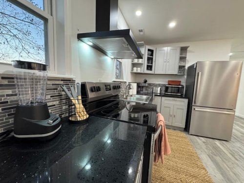 Full kitchen