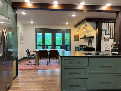 Full kitchen