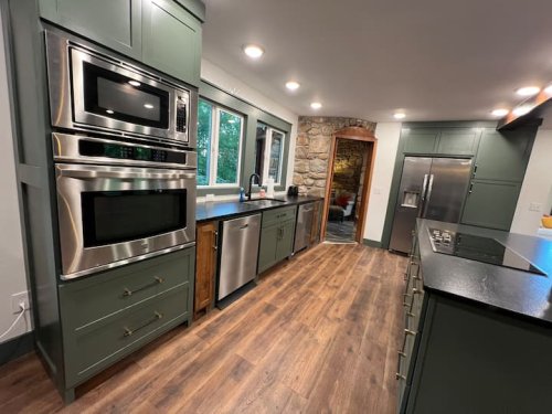 Full kitchen