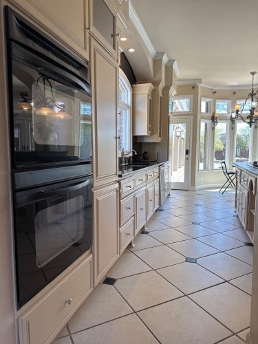 Full kitchen