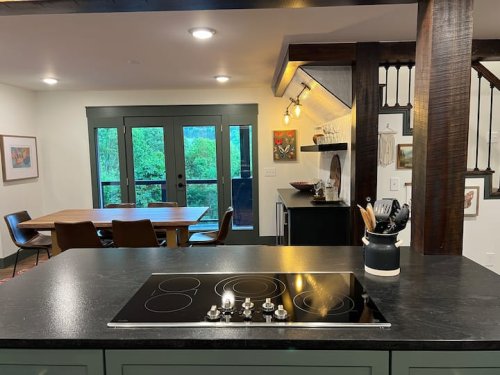 Full kitchen