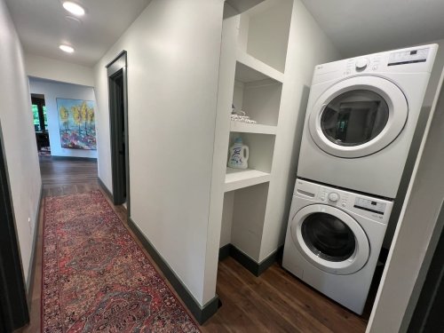 Castle Tower I Laundry area