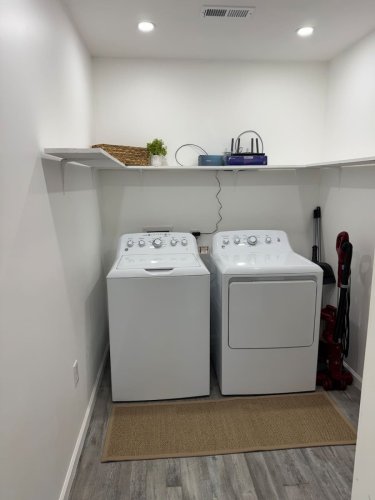 Wicker Branch | LUX Farm SUITE I Laundry area