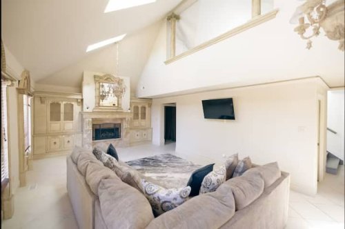 Living room 3