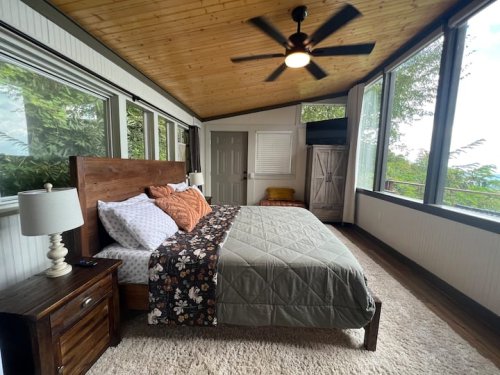 c2493263-6b03-4cbc-b976-c5b381489132